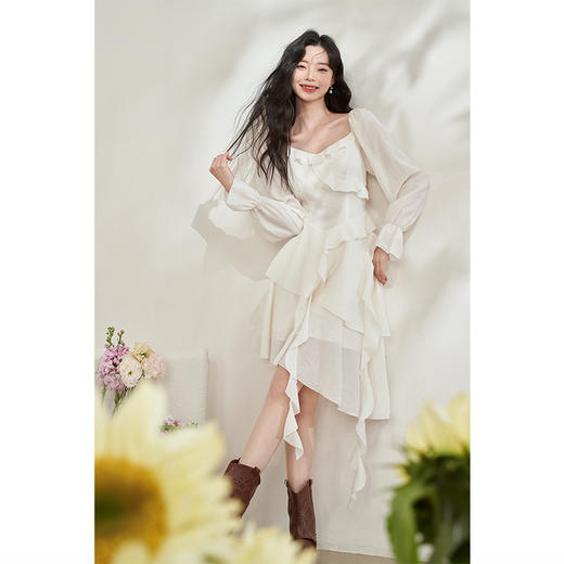 西遇浅杏色氛围感气质裙子女新款荷叶边设计超好看连衣裙D0540617 商品图3