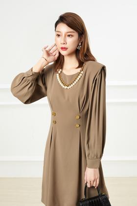 SIA SAYLOR 珍珠金属链条垫肩收腰连衣裙 14477