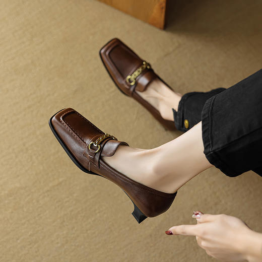 【预售5天】时尚酷帅，巨百搭两色英伦风复古单鞋KC-315 商品图0