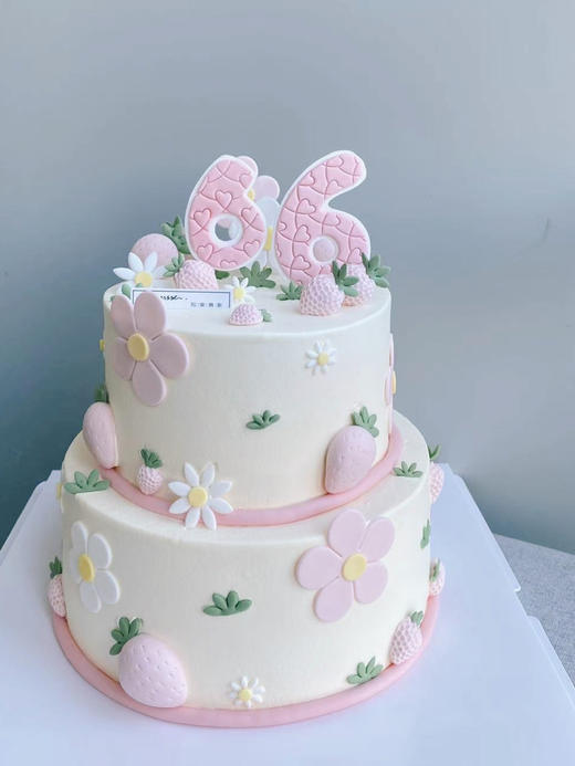 「创意定制」少女感十足的翻糖草莓小蛋糕 商品图1