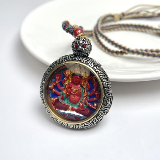 D铜镶朱砂吊坠-千手观音圆牌50*42 商品图0