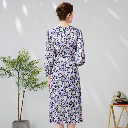 EITIE爱特爱法式优雅气质V领收腰紫色印花a字连衣裙春季新款A2407313 商品图4