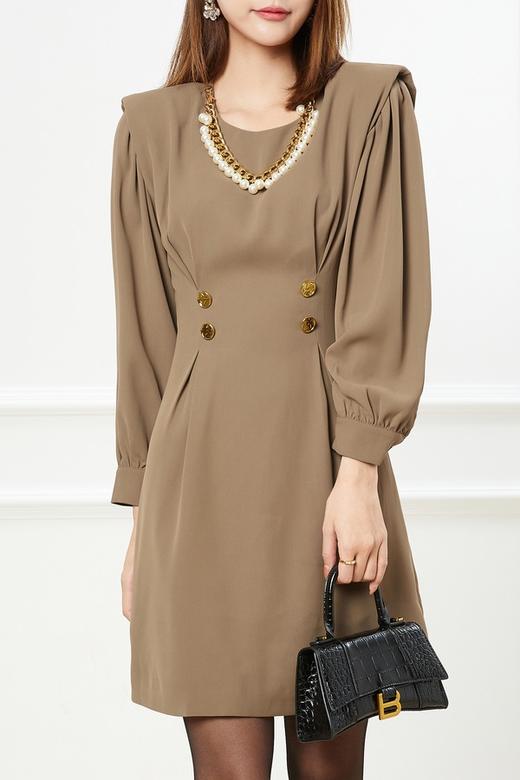 SIA SAYLOR 珍珠金属链条垫肩收腰连衣裙 14477 商品图1