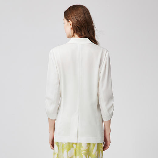 EITIE爱特爱春季新款气质通勤高级白色休闲西装外套A2403309 商品图4