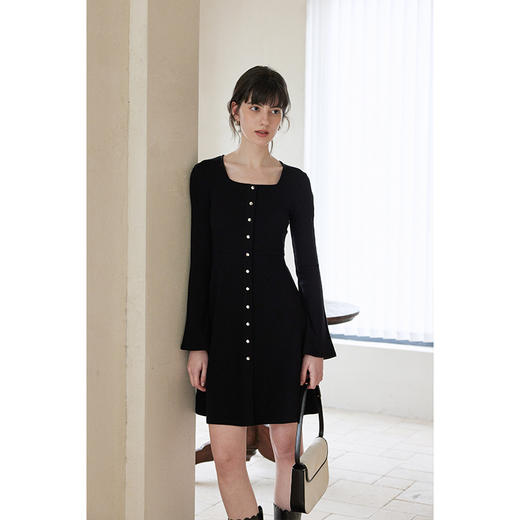 HeyDress法式方领针织连衣裙女春季复古排扣收腰设计长袖黑色裙子 商品图0