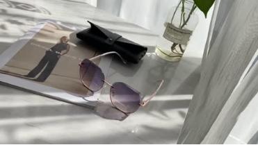 🌿【Mo森原单baby同款太阳镜S5260】 ✅1、防UV，阻挡紫外线🔥 ✅2、出门在外时尚太阳镜必不可少！💦  商品图1