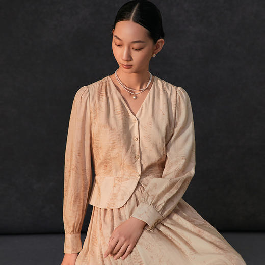 famecoco植物印花v领短款收腰衬衫女士修身优雅衬衣FAC1BH029 商品图1