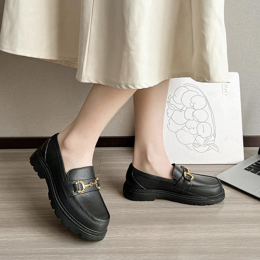 【ins英伦风❗️显高显瘦乐福鞋】触感细腻温和，轻便防滑耐磨❗️夏春秋季新款拖鞋女网红复古小金扣厚底一脚蹬鞋子 商品图2
