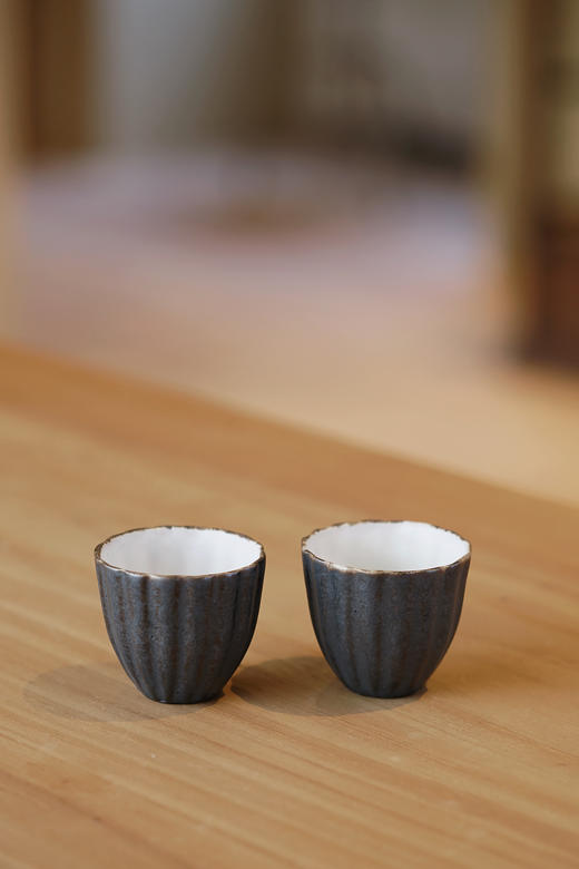 安藤雅信&百草生活51外黑内白轮花茶杯 商品图0