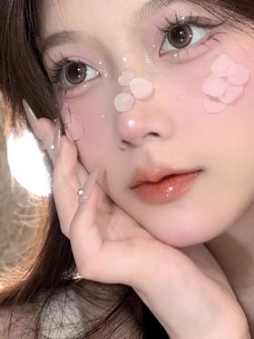盛开的不只是鲜花， 还是你！（春日花朵妆容）