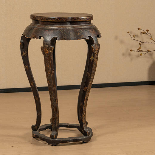 清 朱漆描金填彩梅花形三弯腿五足带托泥香几 商品图4