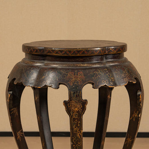 清 朱漆描金填彩梅花形三弯腿五足带托泥香几 商品图1