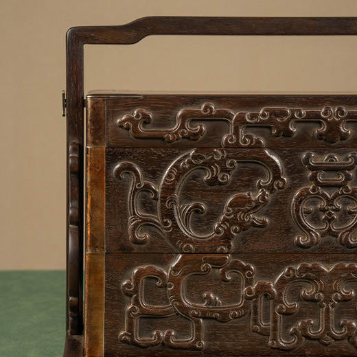 二十世纪 红木高浮雕螭龙捧寿两撞提梁盒 商品图1