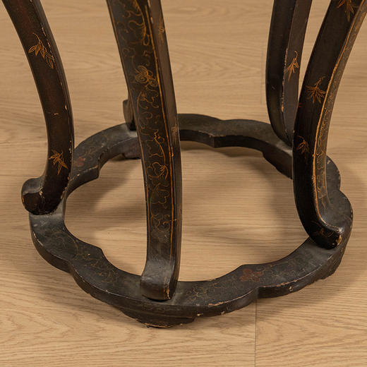 清 朱漆描金填彩梅花形三弯腿五足带托泥香几 商品图3