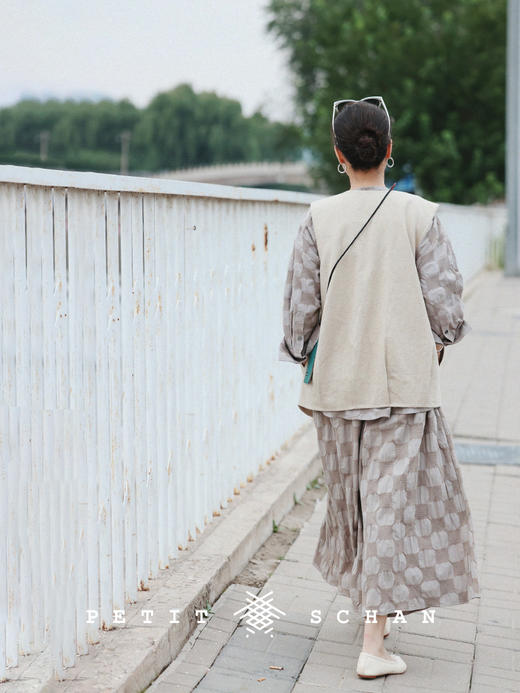 PETIT SCHAN小闪 CLO#342 remain free 守拙 秋冬中厚款棉麻廓形一粒扣马甲 商品图3