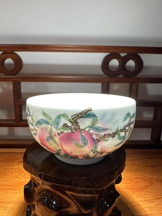 景德镇陶瓷 国瓷红叶 1头手绘珐琅彩寿桃过墙主人杯 商品图0