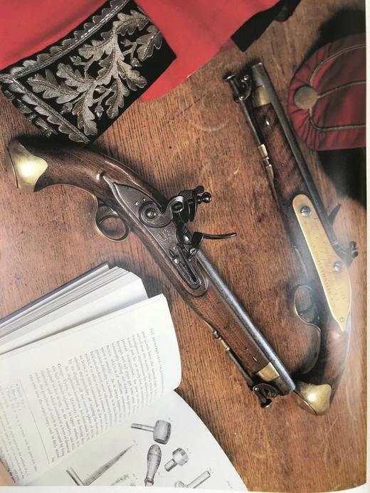 兵器与铠甲历史指南 300幅插图 精装大16开 商品图9