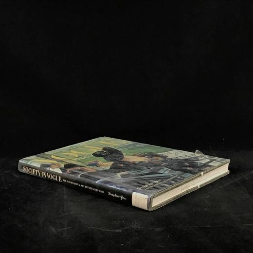 VOGUE杂志中的社会 数百幅插图 精装大16开 商品图1