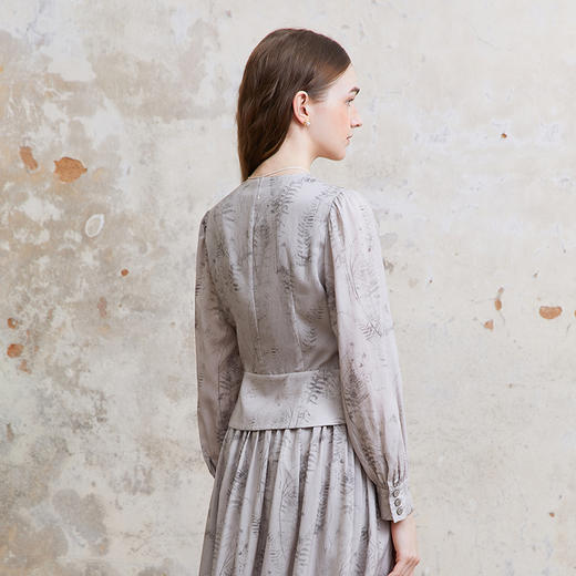 famecoco植物印花v领短款收腰衬衫女士修身优雅衬衣FAC1BH029 商品图4