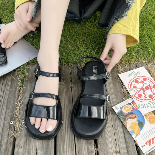 【增高显瘦❗️ins新款凉拖鞋】百搭不挑人，防撞鞋头，耐穿耐磨，厚底女夏季居家室内防滑一字扣松糕鞋外穿坡跟罗马凉鞋 商品图2