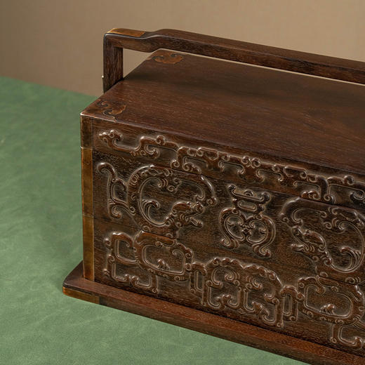 二十世纪 红木高浮雕螭龙捧寿两撞提梁盒 商品图2