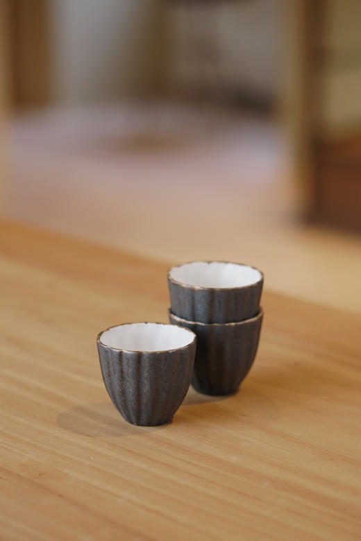 安藤雅信&百草生活51外黑内白轮花茶杯 商品图1