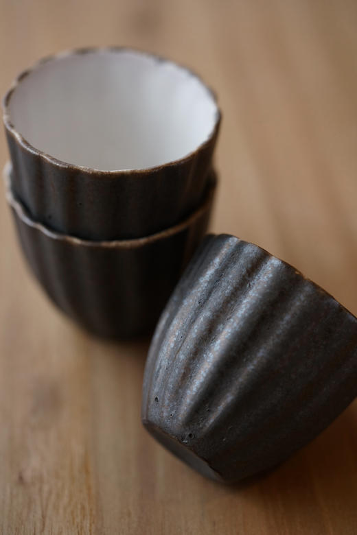 安藤雅信&百草生活51外黑内白轮花茶杯 商品图3