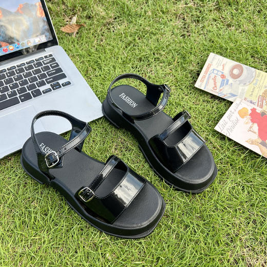 【增高显瘦❗️ins新款凉拖鞋】百搭不挑人，防撞鞋头，耐穿耐磨，厚底女夏季居家室内防滑一字扣松糕鞋外穿坡跟罗马凉鞋 商品图4