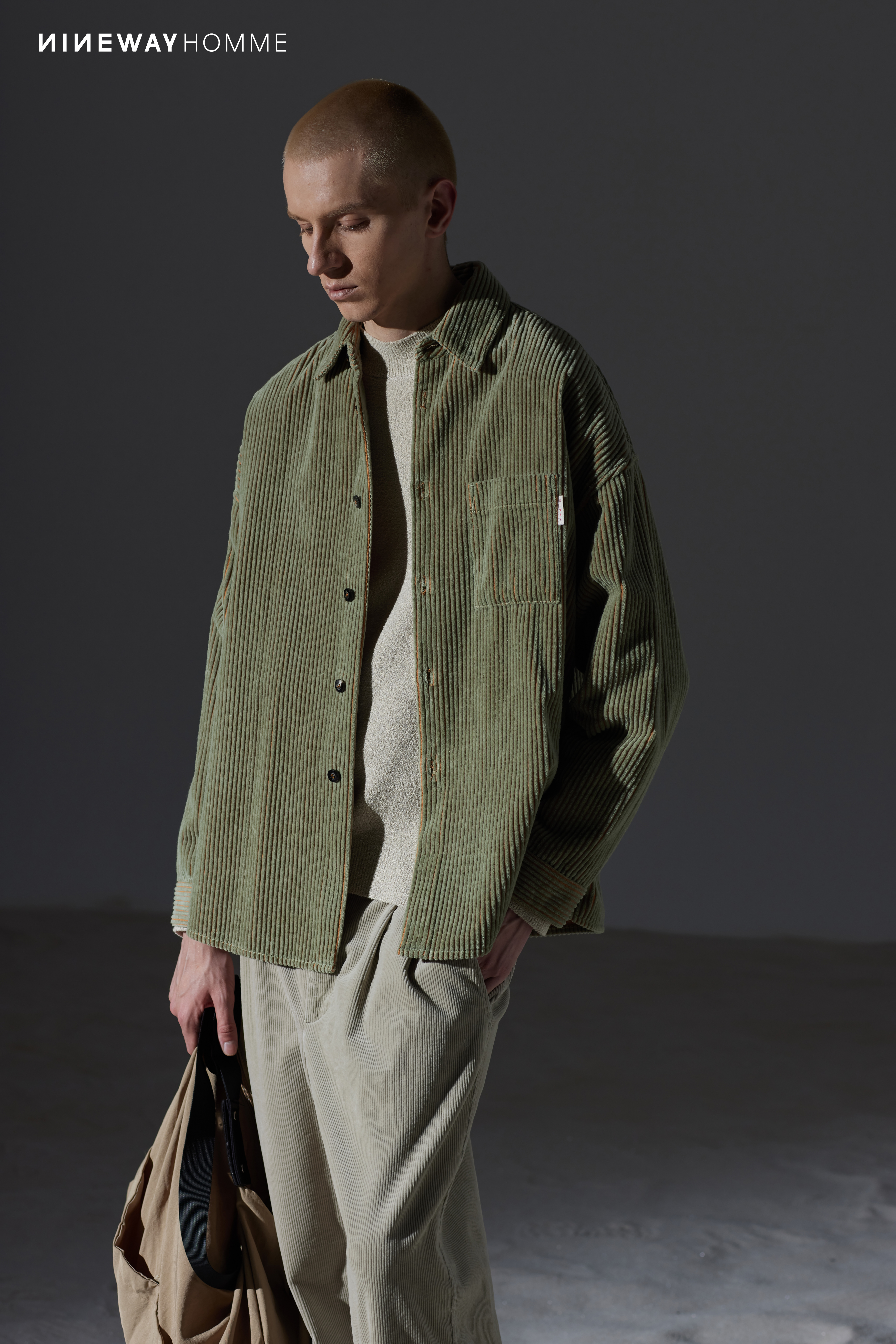 332510复古灯芯绒长袖衬衣