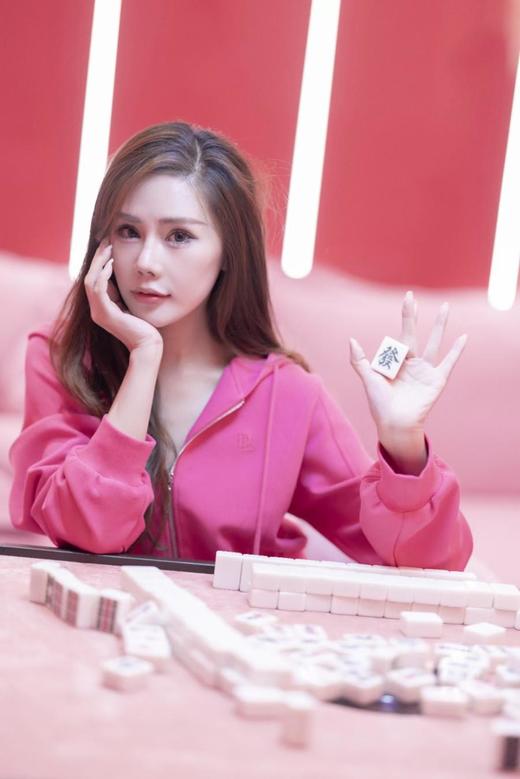 5楼红袖卫衣 商品图0