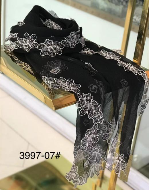 优品堂【惊艳空间】桑蚕丝绣花长巾 商品图3