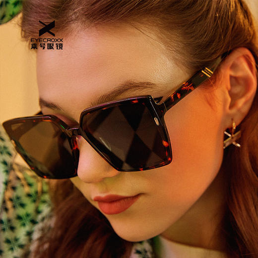 【刘俊昊同款】品牌直发 EYECROXX乘号墨镜情侣款  大框高级显脸小  开团价仅129 商品图3
