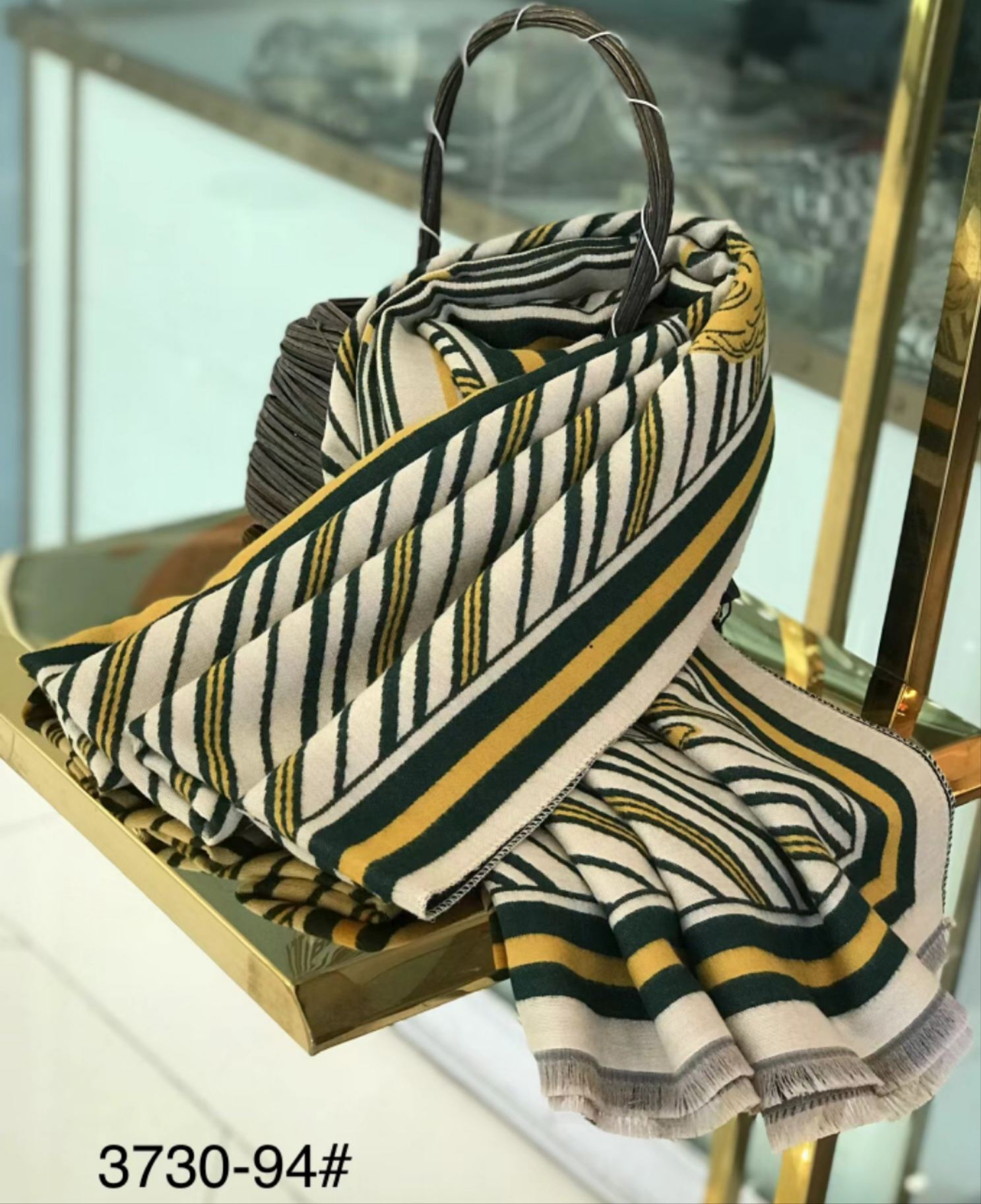 优品堂『如影相随』双面双色披肩围巾两用拉绒围巾