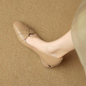 【预售5天】春秋坡跟单鞋，女杏色新款妈妈鞋子中老年女士皮鞋LD&6722
