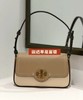 国内现货  Tory burch 新款Felix系列腋下‮包‬，温温柔柔的奶茶配色，配2根‮带肩‬，🉑手拎🉑腋下🉑斜挎，尺寸20x12cm！ 美国代购，无中文标签，介意慎拍 lei 商品缩略图4