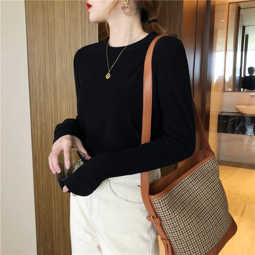 【舒适保暖！德绒加厚打底衫】德绒面料亲肤保暖，手感细腻柔软，上身无刺激，亲肤不扎80-130斤轻松穿！圆领德绒加厚打底衫，长袖t恤女潮 商品图3