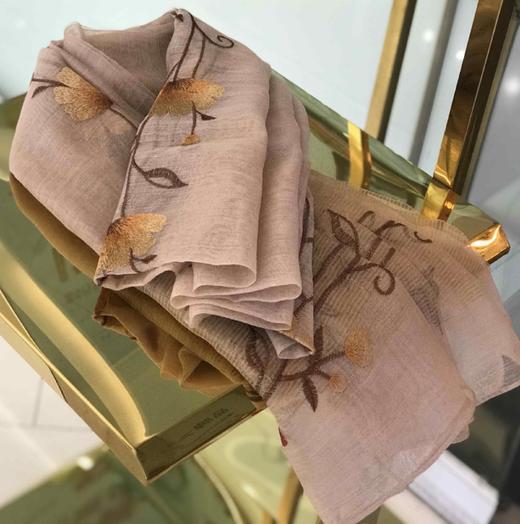 优品堂【迷醉春风】真丝+羊毛绣花长巾 商品图9