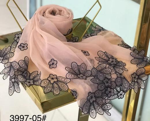 优品堂【惊艳空间】桑蚕丝绣花长巾 商品图6