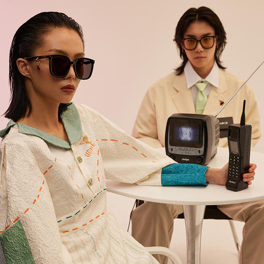 EYECROXX乘号眼镜 情侣款防紫外线大框墨镜 商品图3