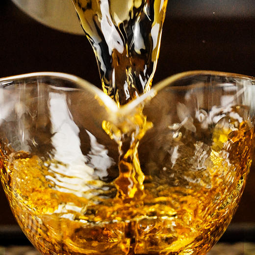 2023年头春【茶王曼秀】易武斗茶大会茶王奖得主曼秀 普洱茶生茶357g/饼 5饼/提 20饼/件 拍5发6拍20发25 商品图5