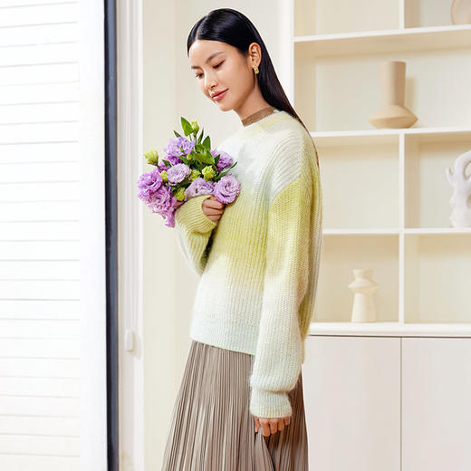 玳莎渐变马海毛套头衫女式24年早春新款宽松慵懒风落肩袖圆领上衣  EA33302 商品图2