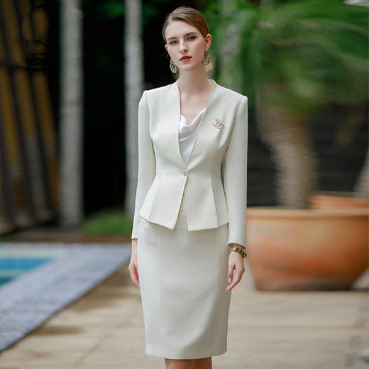 IWY/气质女神范米白色职业套裙女春季新款时尚通勤套装CS1738 商品图0