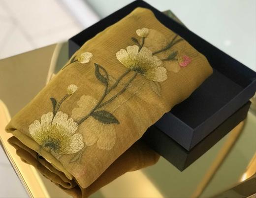 优品堂【迷醉春风】真丝+羊毛绣花长巾 商品图2