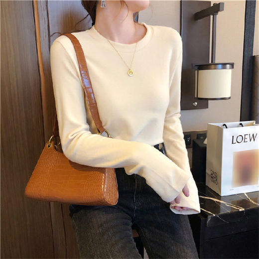 【舒适保暖！德绒加厚打底衫】德绒面料亲肤保暖，手感细腻柔软，上身无刺激，亲肤不扎80-130斤轻松穿！圆领德绒加厚打底衫，长袖t恤女潮 商品图2