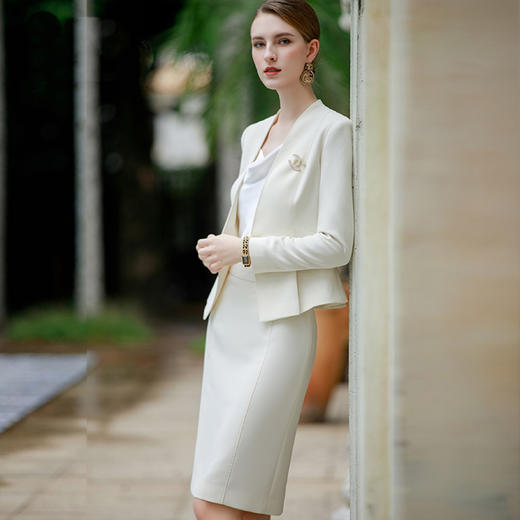 IWY/气质女神范米白色职业套裙女春季新款时尚通勤套装CS1738 商品图1