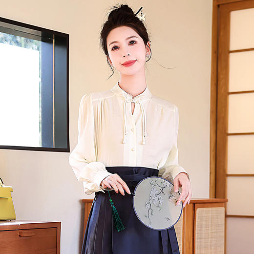 时尚潮流，春季新中式印花盘扣马面裙两件套HR-YQ9672 商品图3