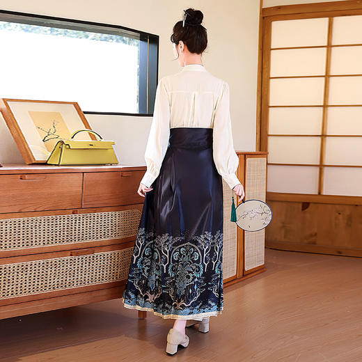 时尚潮流，春季新中式印花盘扣马面裙两件套HR-YQ9672 商品图8