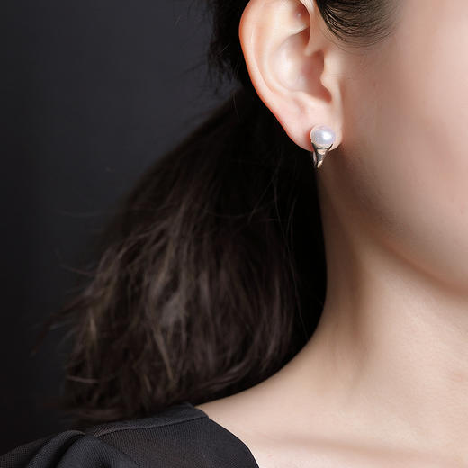 S925纯银，淡水珍珠简约气质设计感圆珠耳环复古优雅百搭耳夹CW-274 商品图3