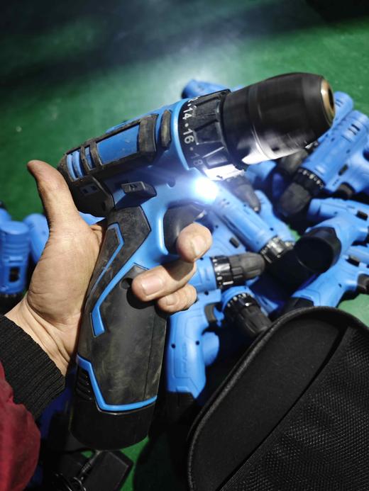 【货号07110】库存处理12V双速锂电钻一电一充送工具包 商品图11