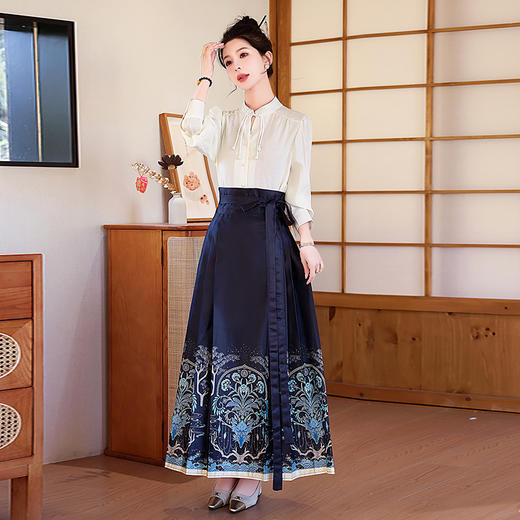 时尚潮流，春季新中式印花盘扣马面裙两件套HR-YQ9672 商品图1